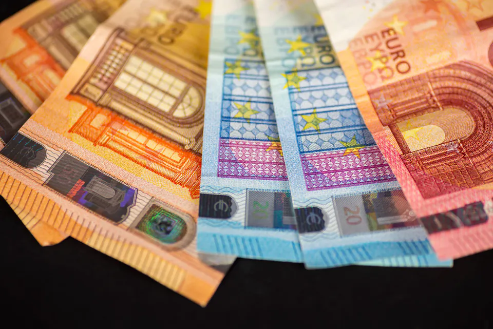 Vienna 货币与现金指南:当地人的现金、刷卡及小费建议 — Vienna 预算参考:炸牛排、米朗琪咖啡及其他