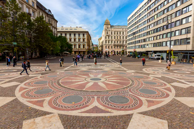 Budapest All in One Small Group Walking Tour with Strudel Stop gallery 1