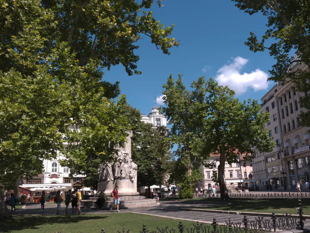 Vörösmarty Square — photo 5