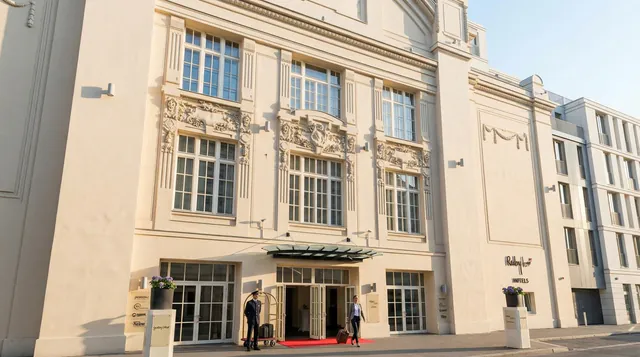 Ruby Marie Hotel & Bar