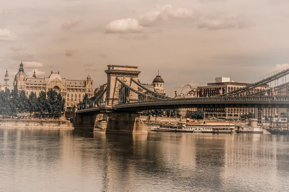 Széchenyi Chain Bridge — historic view