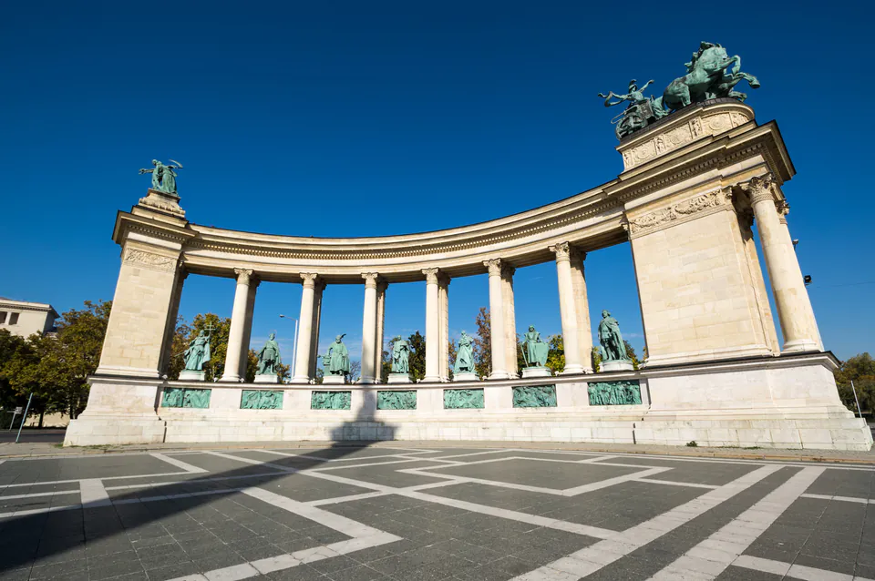 Heroes' Square — The Architecture