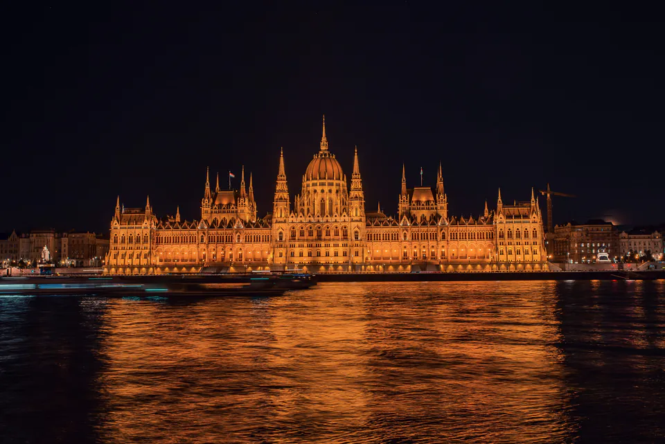 Budapest: Unlimited Prosecco, Beer & Aperol Spritz Cruise