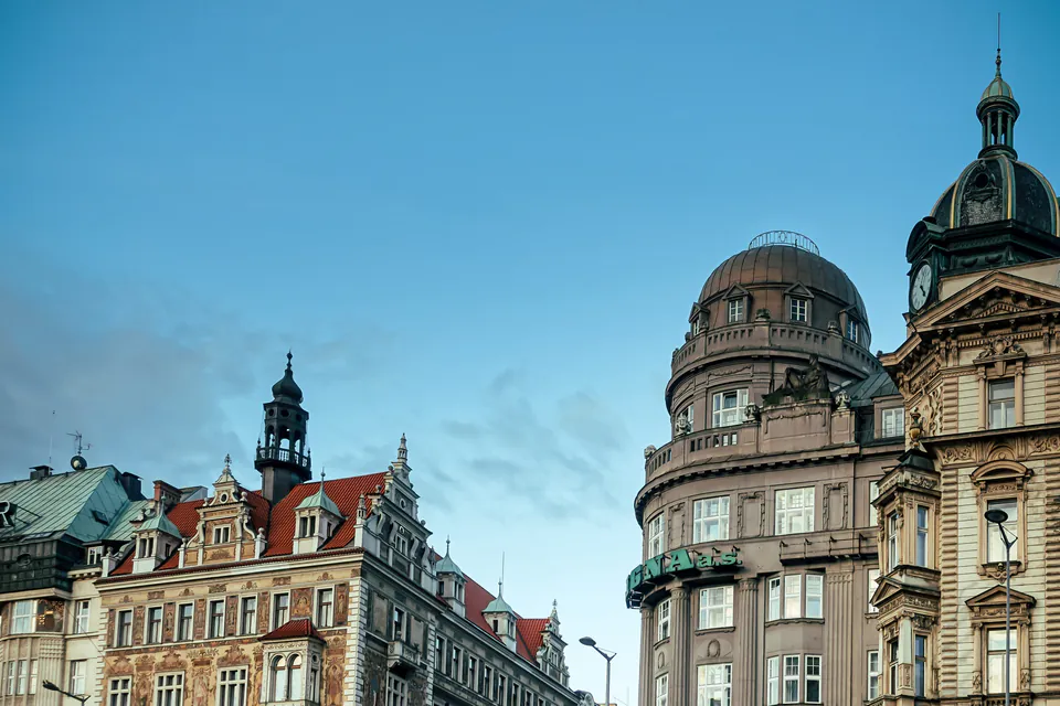 Václavské náměstí — The Architectural Tapestry: From Neo-Renaissance to Functionalism