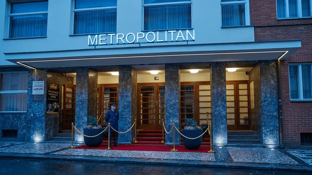 Metropolitan Old Town Hotel
