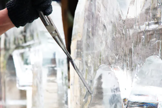 ICE PUB PRAGUE — How the Ice Bar Stays Cold
