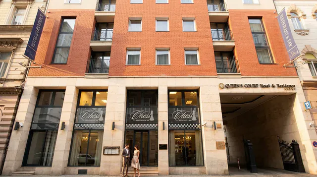 Queen's Court Hotel & Residence