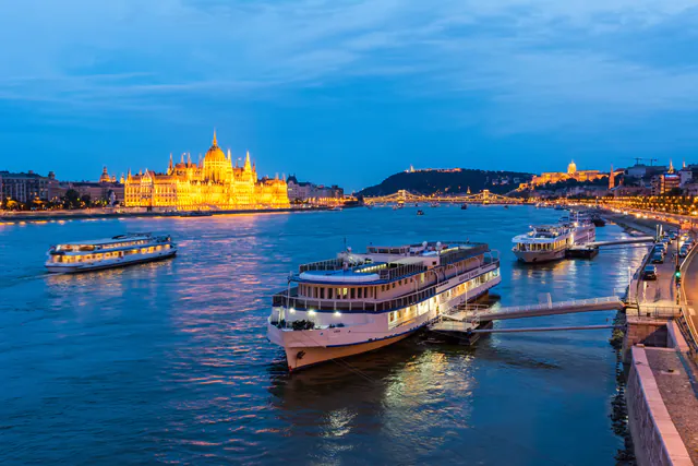 Budapest River Cruise with Tokaj Frizzante & Audio Guide gallery 2