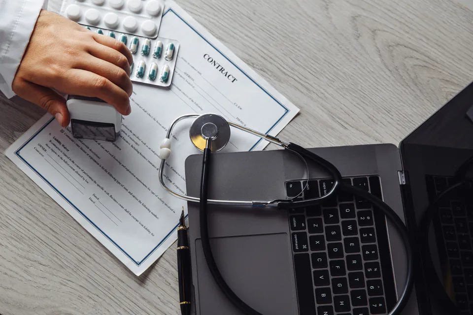 Vienna 医疗与药房指南：实用就医攻略 — 旅游保险与核心处方药