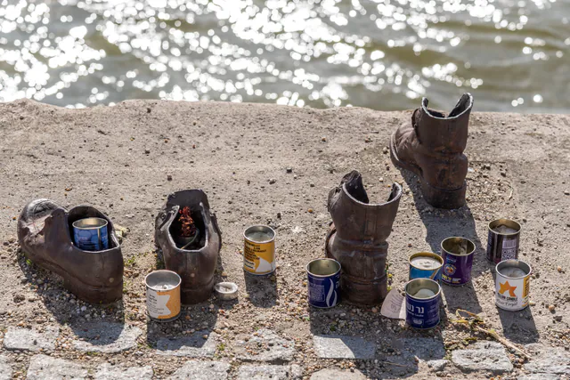 Shoes on the Danube Bank — photo 5