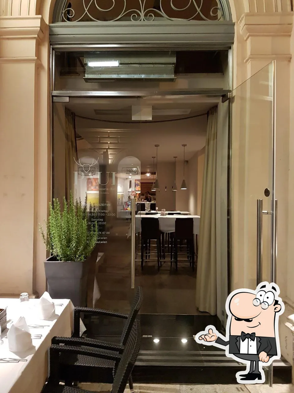 Pauli Restaurant Brasserie Bar