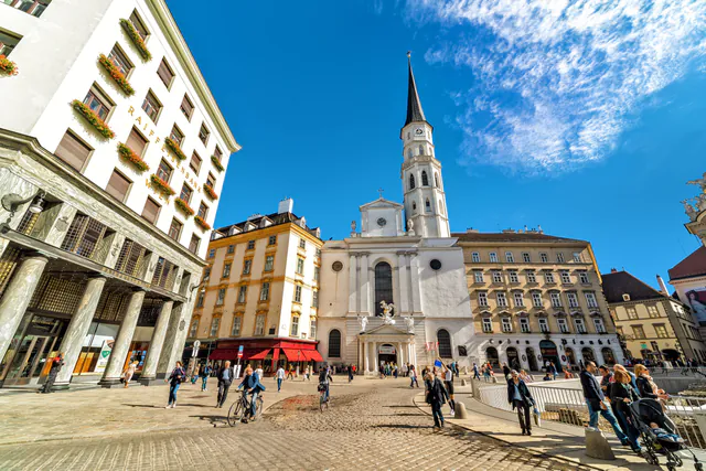 Michaelerplatz — Die Umgebung