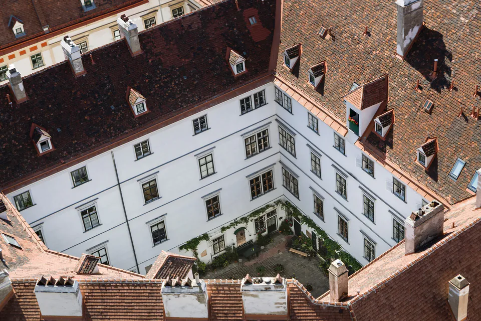 Vienna Through the Lens: A Local's Guide to the Best Photography Spots — The Hidden Rooftop: Navigating the Palace of Justice