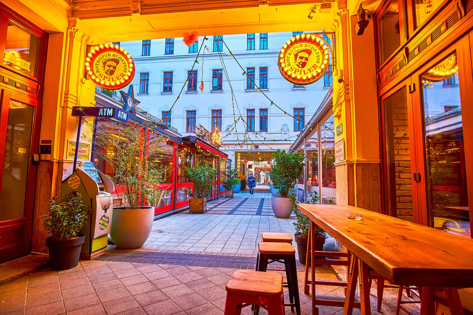 Original Budapest Pub Crawl — photo 2