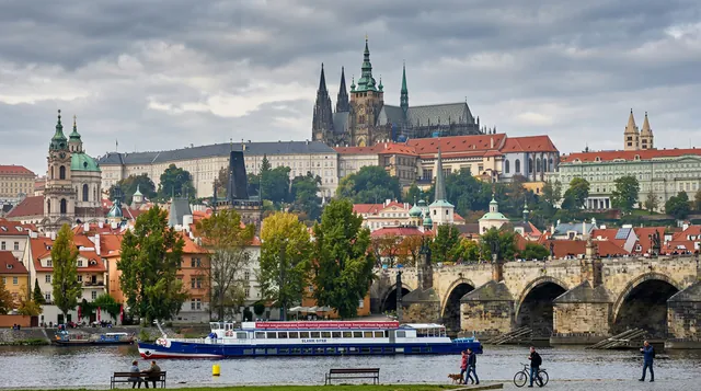 Prague Half Day City Tour Including Vltava River Cruise
