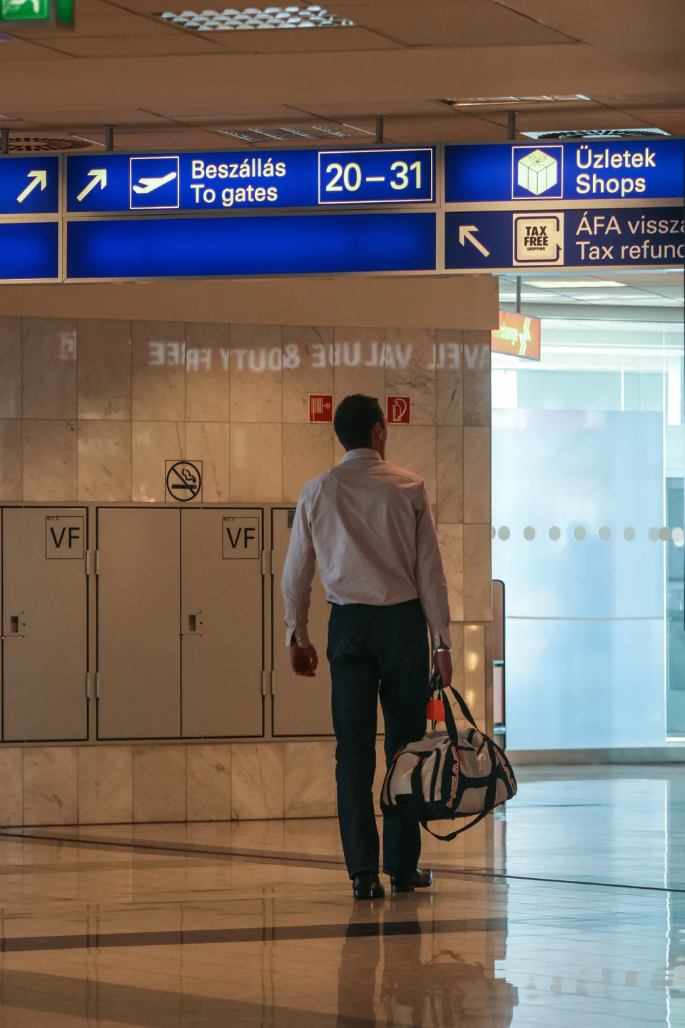 Drop the Weight: The Ultimate Guide to Luggage Storage in Budapest — The Airport Connection: Terminal 2 vs. Kálvin Tér