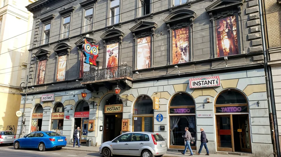 Instant-Fogas — The Space & Atmosphere