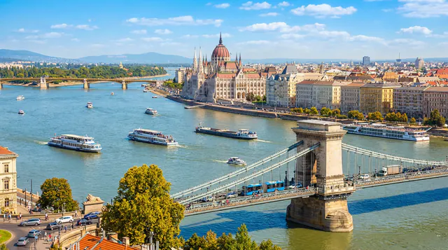 Budapest All in One Small Group Walking Tour with Strudel Stop gallery 4