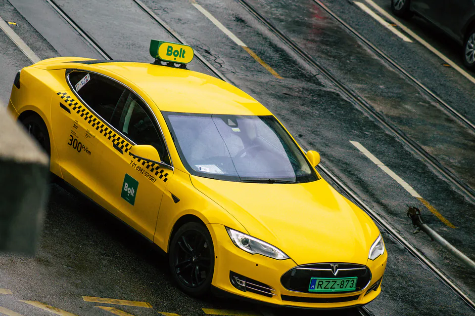 Navigating the Yellow Sea: The Complete Guide to Taxis and Rideshare in Budapest — The Rideshare Reality: Bolt, Uber, and the Law