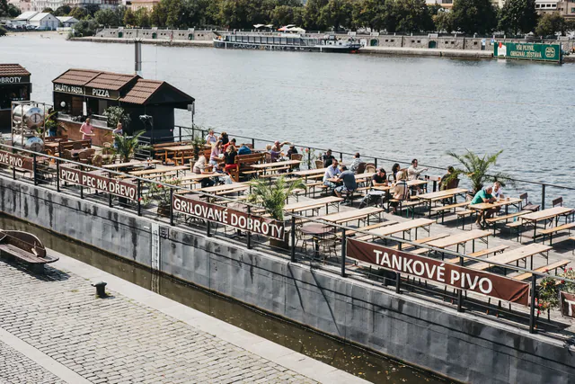 Návštěvnické centrum Staropramen — The Degustation Experience and Czech Pub Culture