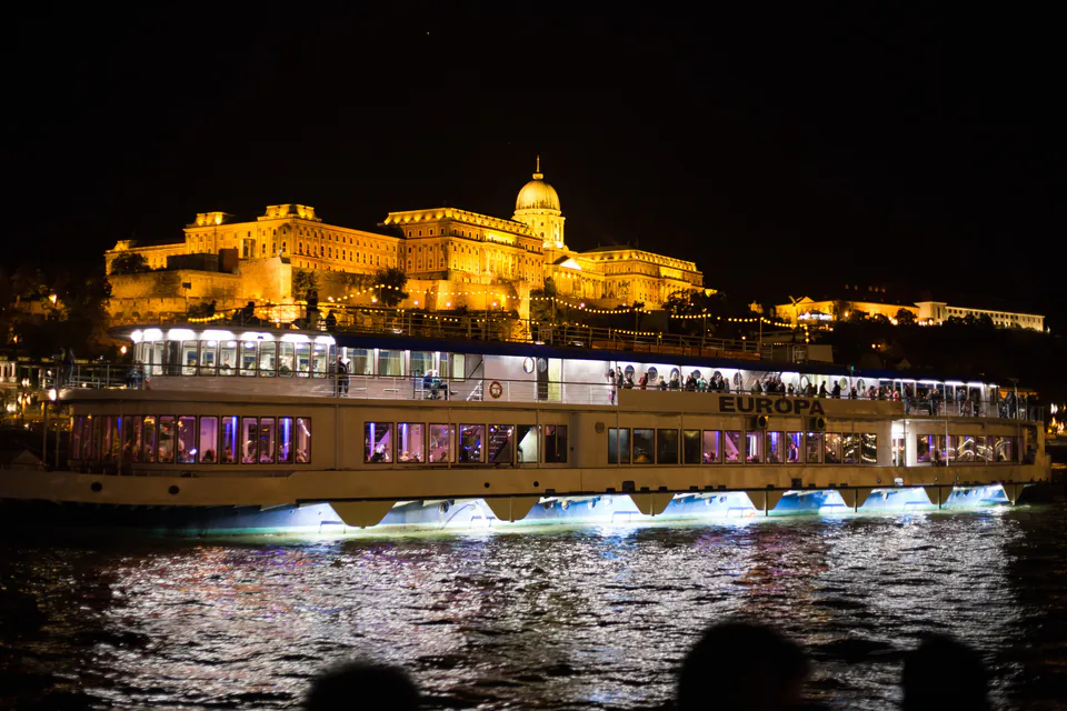Budapest Danube Cruise with Dinner, Live Folk Music & Dance