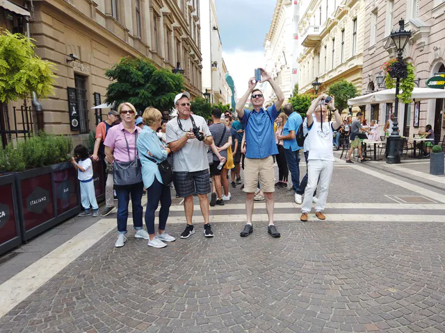 Budapest All in One Small Group Walking Tour with Strudel Stop