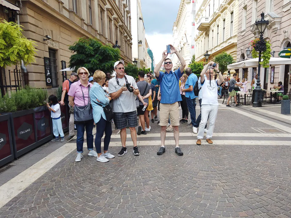 Budapest All in One Small Group Walking Tour with Strudel Stop