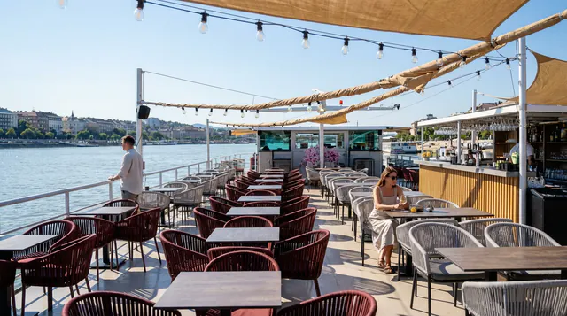 Budapest: Unlimited Prosecco, Beer & Aperol Spritz Cruise — What's Included