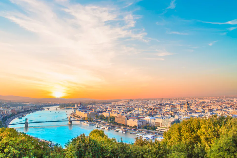 Budapest Without Barriers: An Accessible Guide to the Pearl of the Danube — Navigating the Divide: Buda Hills vs. Pest Flats