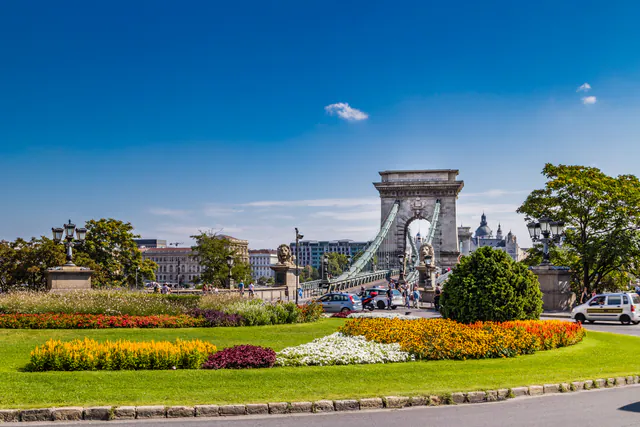 Széchenyi Chain Bridge — The Surrounding Area