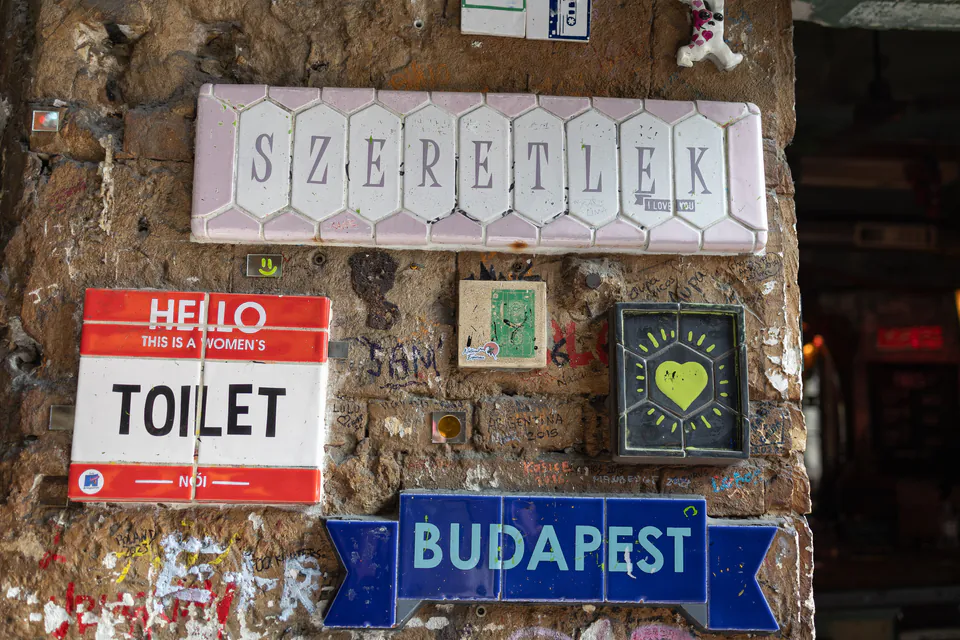 The Hophead’s Guide to Budapest: A Revolution in the Ruin Bars — The Mad and the Playful: Mad Scientist & MONYO