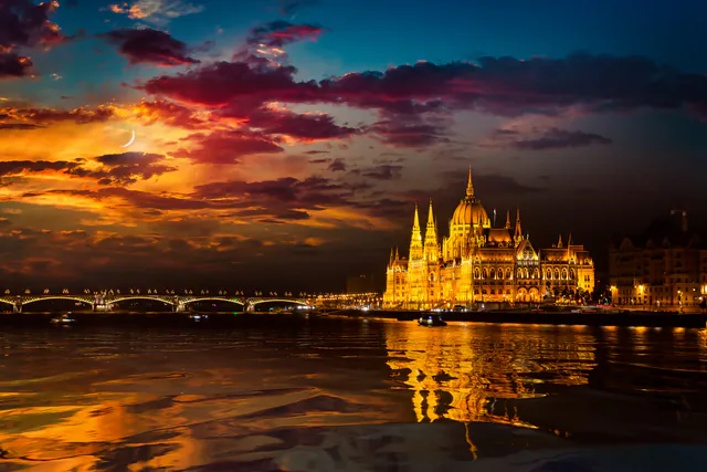 Budapest: 1-Hour Highlights Cruise with Welcome Drink