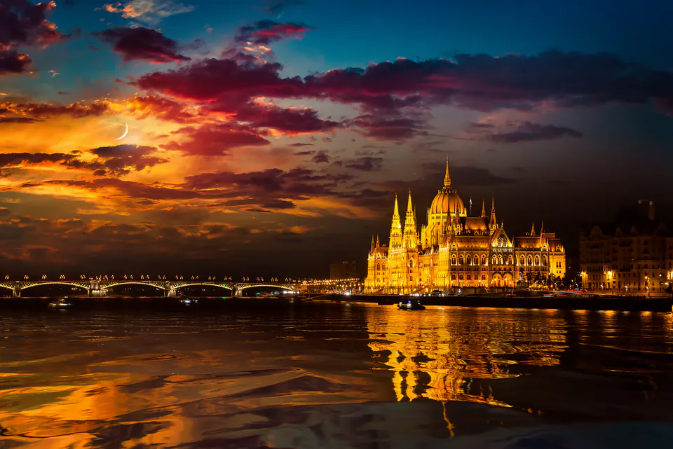 Budapest: 1-Hour Highlights Cruise with Welcome Drink