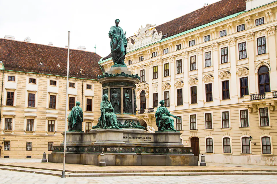 维也纳 3 日终极行程：从皇家壮丽到隐秘酒馆 — 第一天：帝国核心与历史悠久的内城区