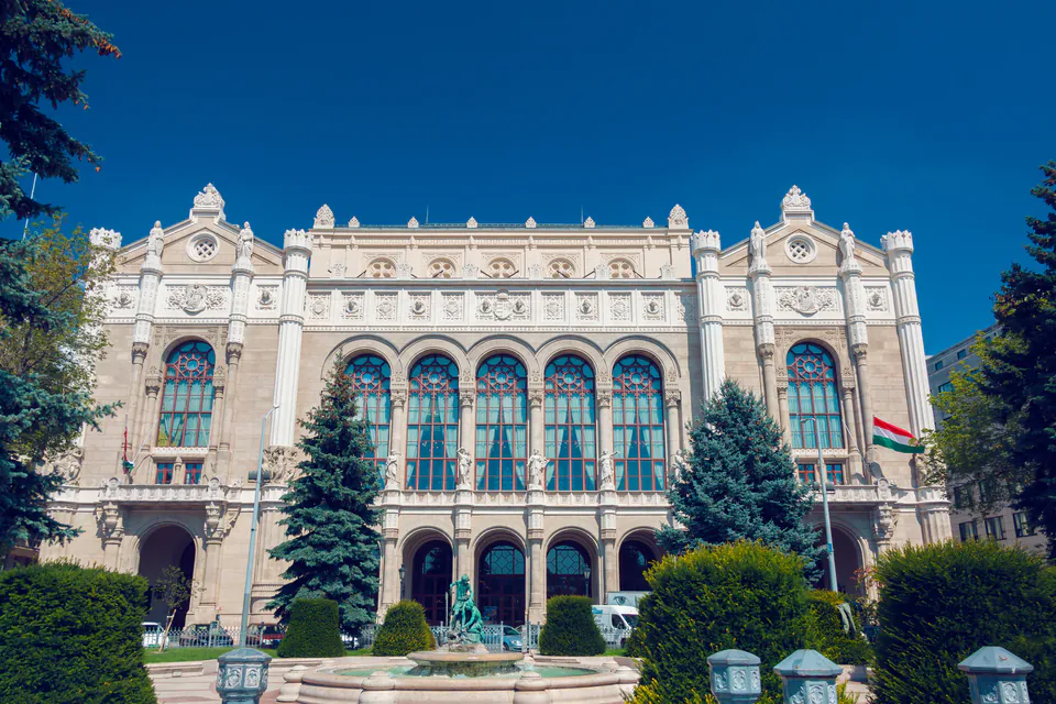 Vörösmarty Square — Photography Guide