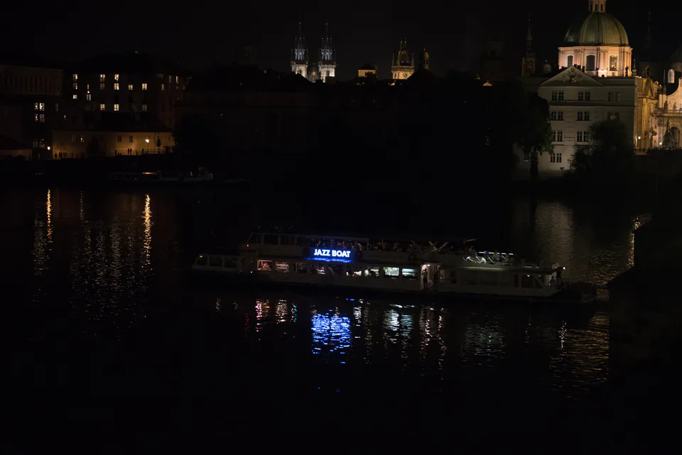 Jazz Boat — The Curatorial Philosophy and Acoustic Architecture of the Floating Stage