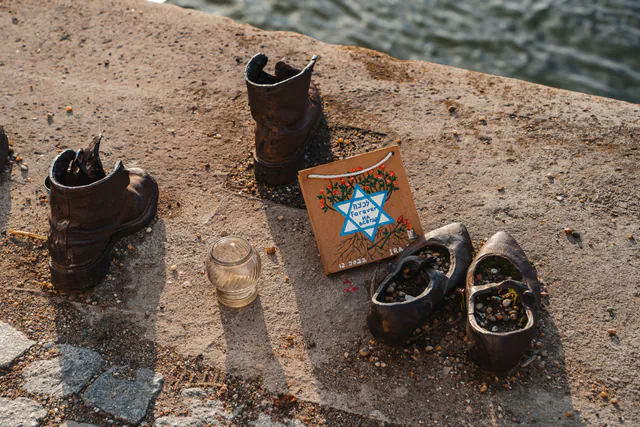 Shoes on the Danube Bank — photo 6