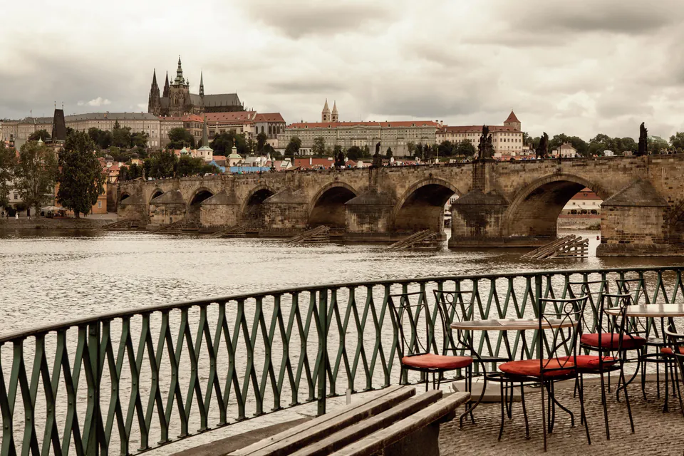 ICE PUB PRAGUE — historic view