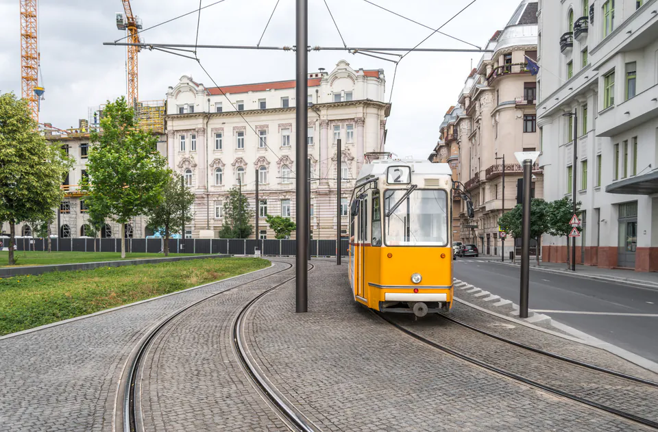 Tram 2 route along Pest embankment with Chain Bridge and Buda Castle views