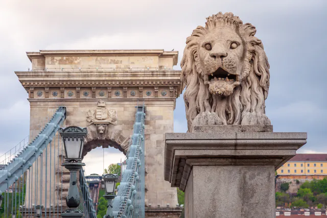 Széchenyi Chain Bridge — photo 4