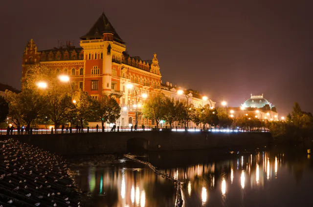 Divadlo Ta Fantastika — The Geopolitical and Cultural Evolution of Czech Black Light Theatre