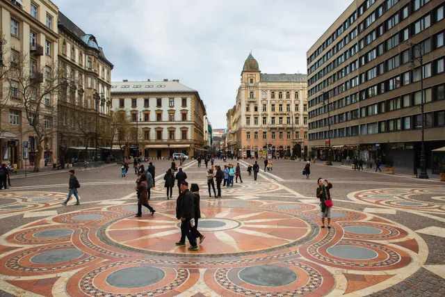 Vörösmarty Square — photo 3