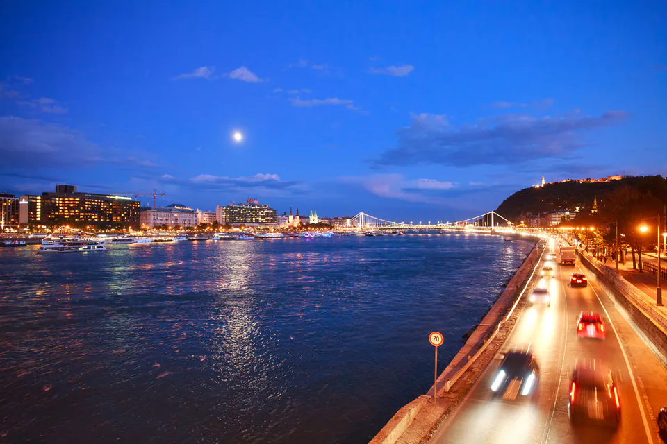 Crescents Over the Danube: The Complete Muslim Traveler’s Guide to Budapest — Practical Logistics: Safety and Interactions