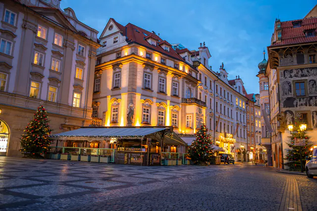 Staroměstská radnice and the Comprehensive Prague Autumn Travel Guide — Culinary Warmth, Weather Logistics, and November Reflections