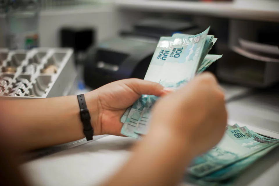 Person exchanging currency at a Budapest exchange office