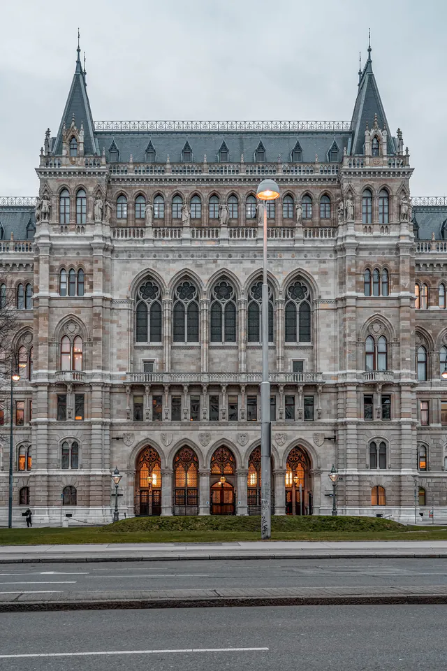 Place de l'Hôtel de Ville — photo 7