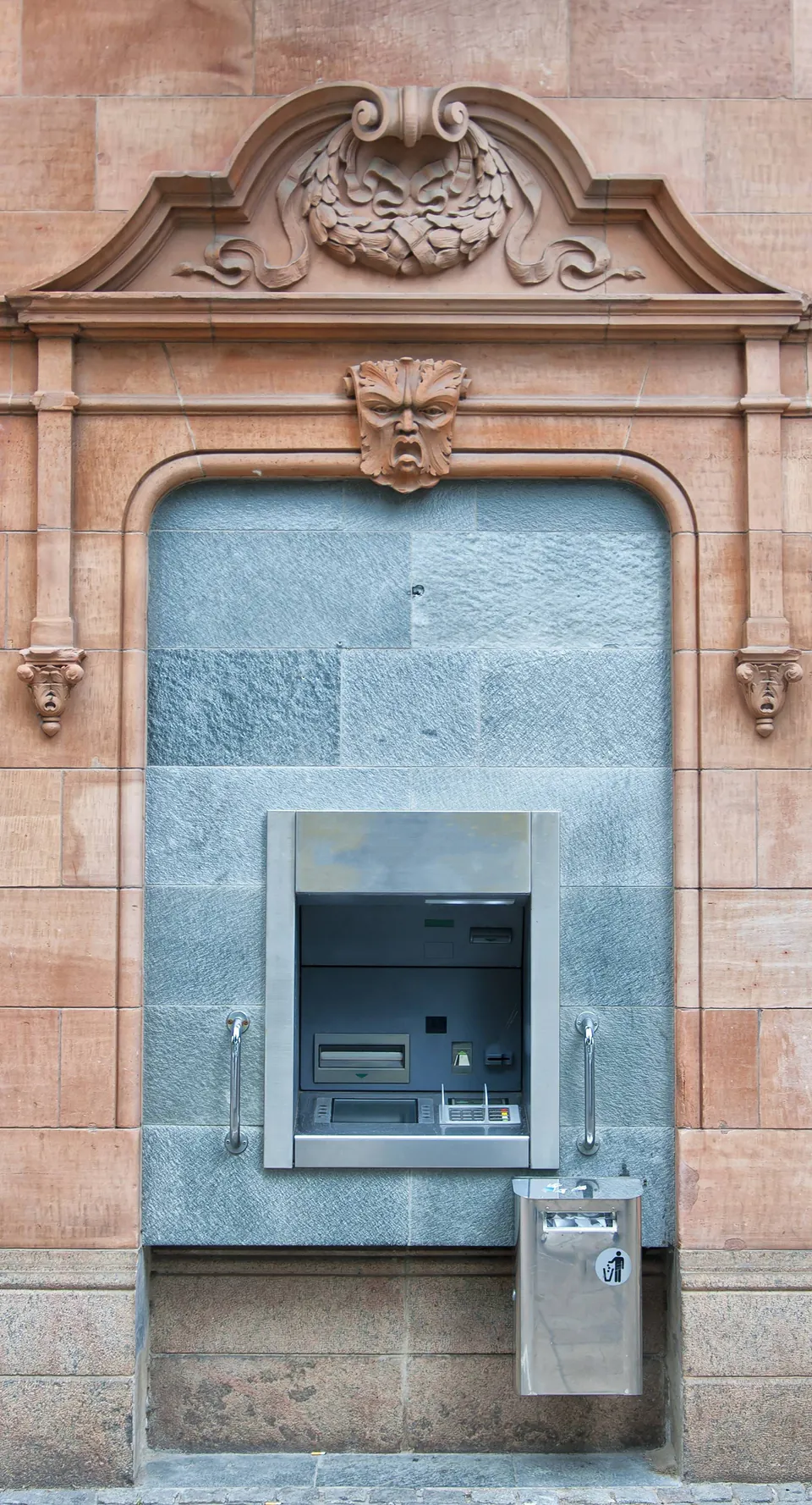 Czech National Bank Visitor Centre — Architectural Metamorphosis: From Palace to Stronghold