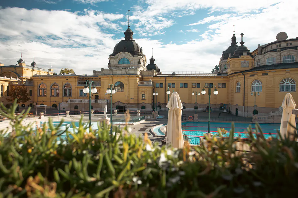Budapest in 24 Hours: A Tale of Two Cities — Afternoon: Thermal Waters and Golden History