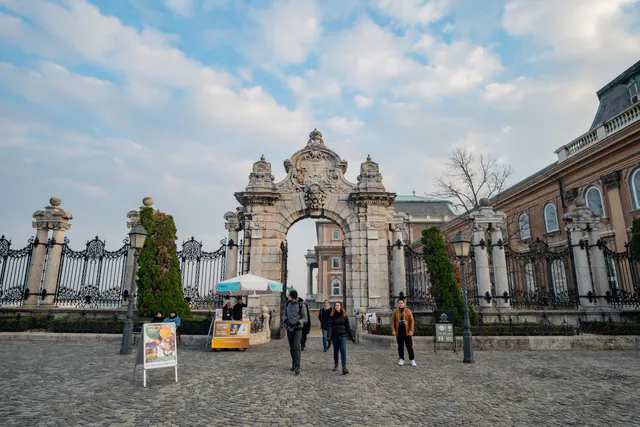 Buda Castle Dark History & Vampire Night Tour