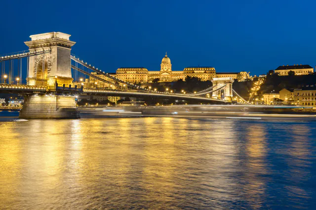 Budapest: 1-Hour Highlights Cruise with Welcome Drink gallery 1